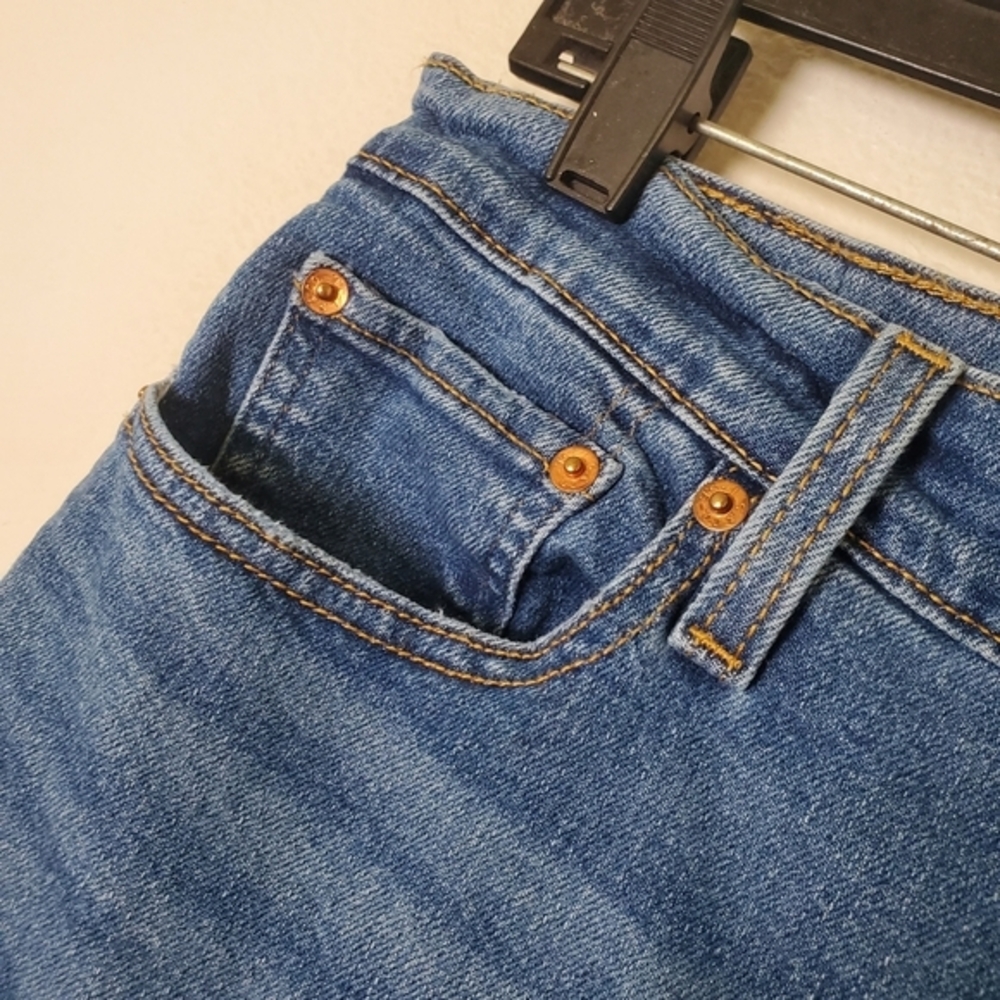 Levi's Women's Button Fly Wedgie Straight Leg Jeans With Distressing‎ - Picture 2 of 10